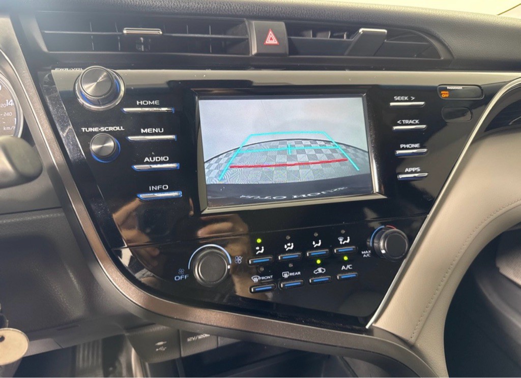 2018 Toyota Camry Image 18