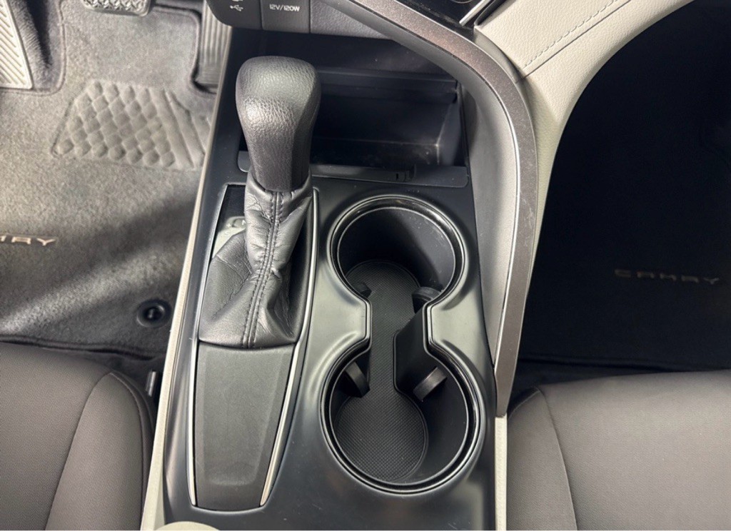 2018 Toyota Camry Image 19