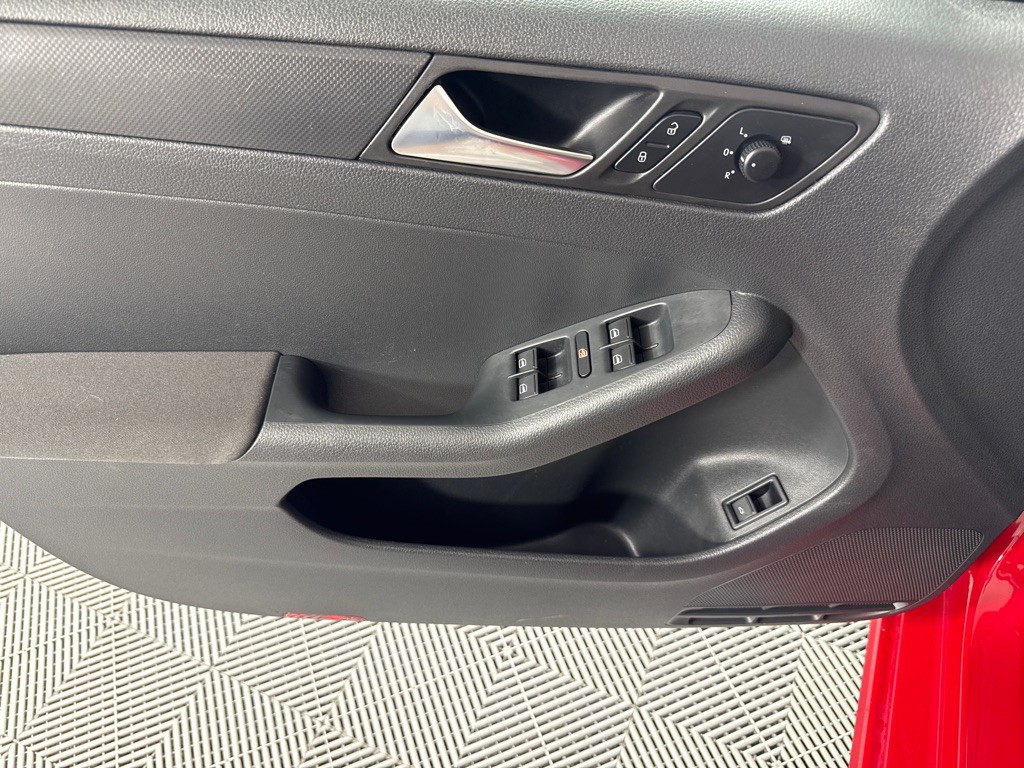 2011 Volkswagen Jetta Image 13