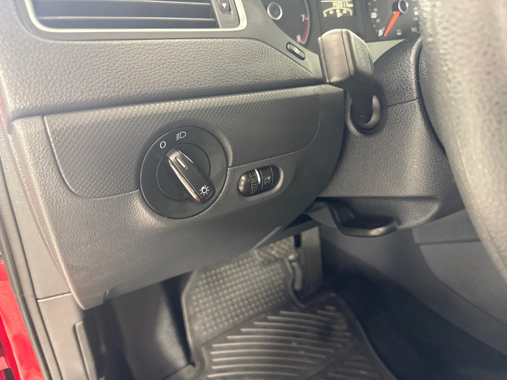 2011 Volkswagen Jetta Image 16