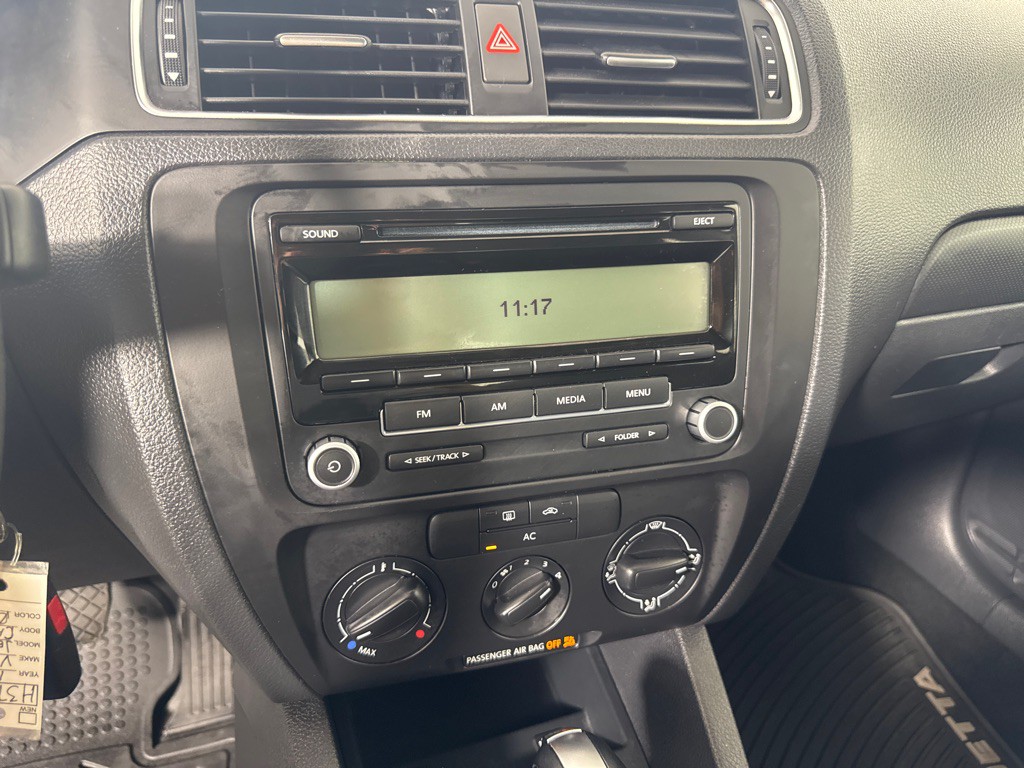 2011 Volkswagen Jetta Image 18