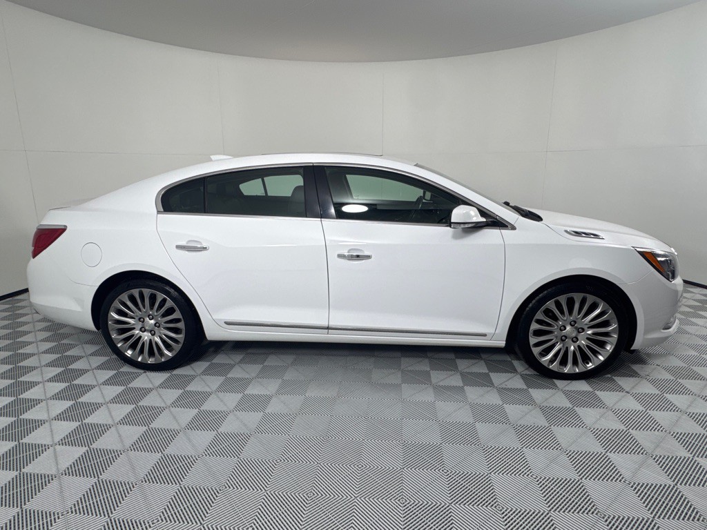 2015 Buick Lacrosse Image 4