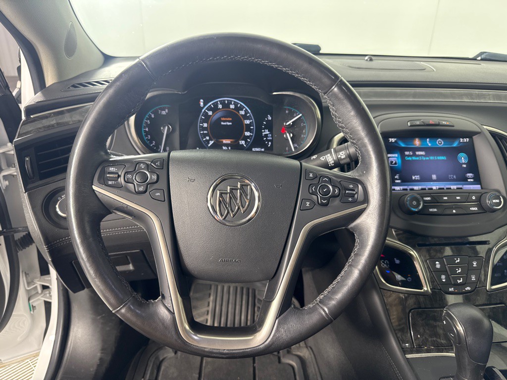 2015 Buick Lacrosse Image 18