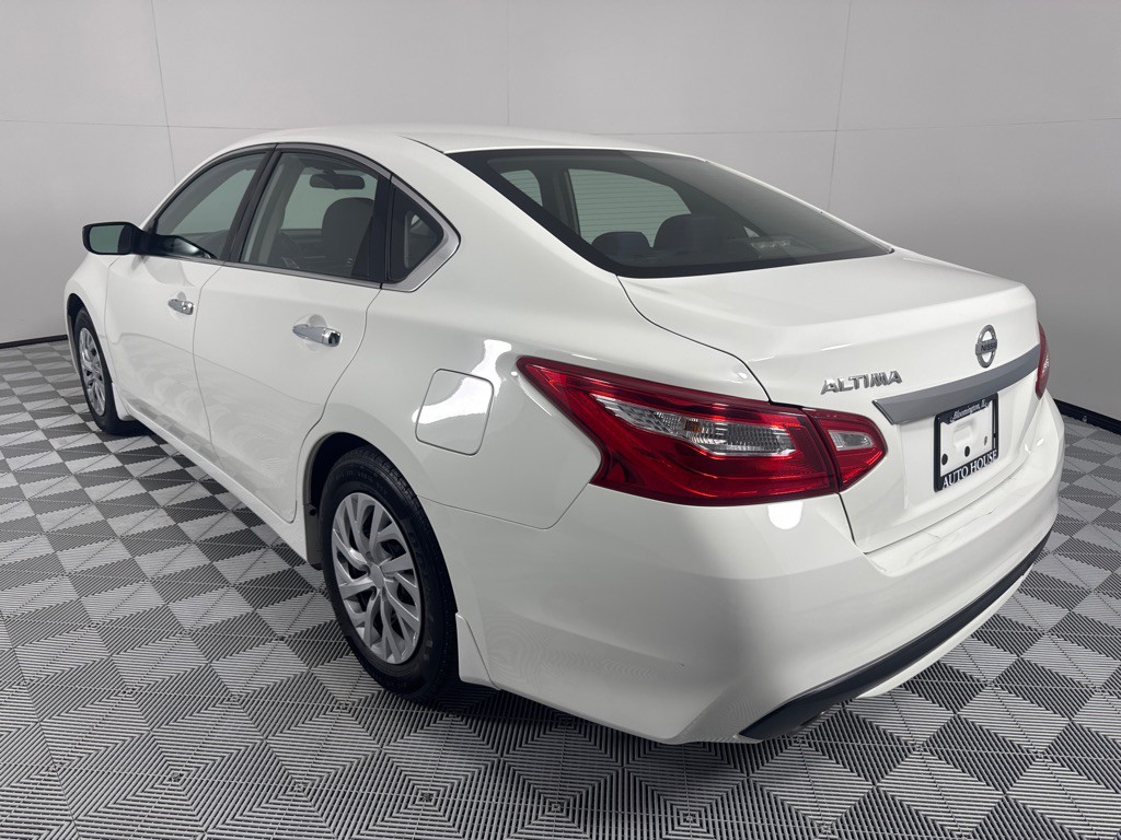 2017 Nissan Altima Image 8