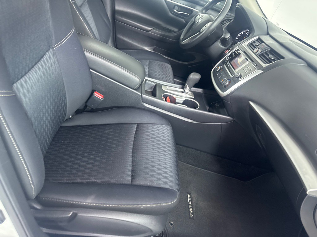 2017 Nissan Altima Image 21