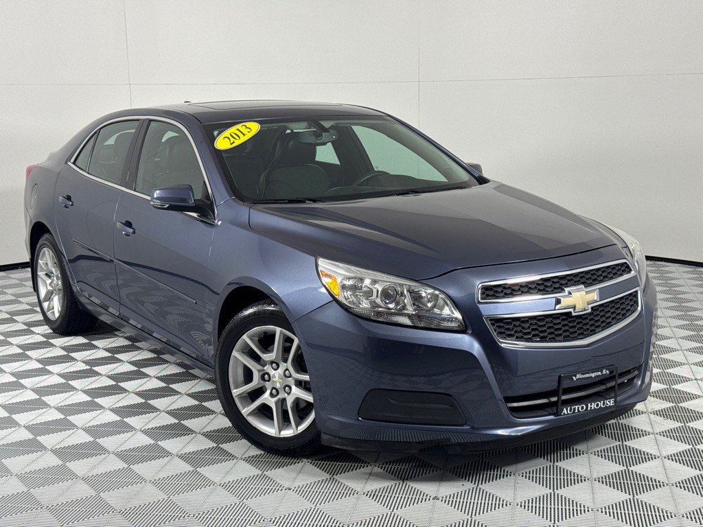 2013 Chevrolet Malibu Image 2