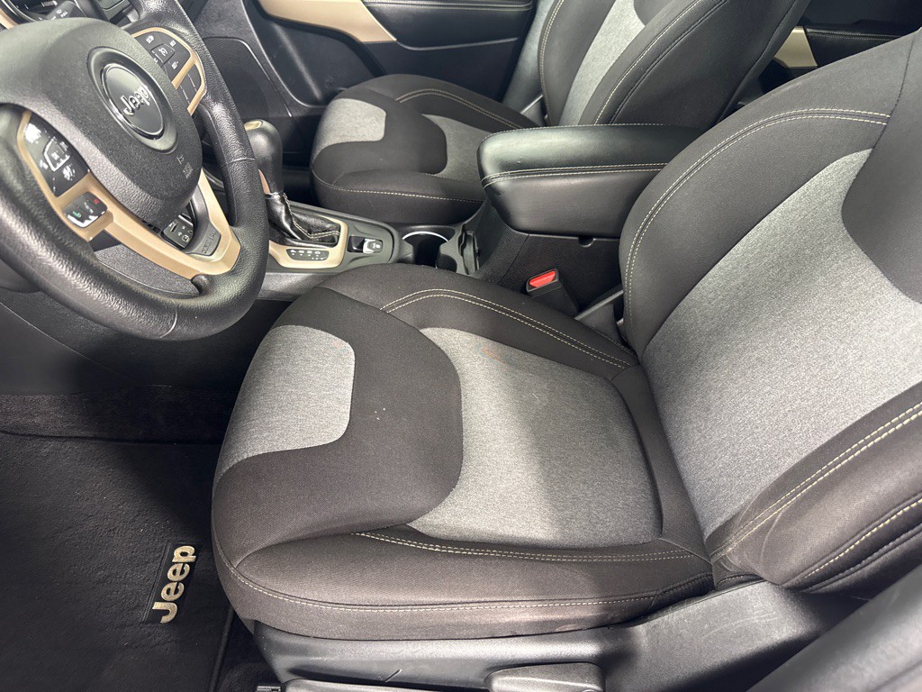 2017 Jeep Cherokee Image 13
