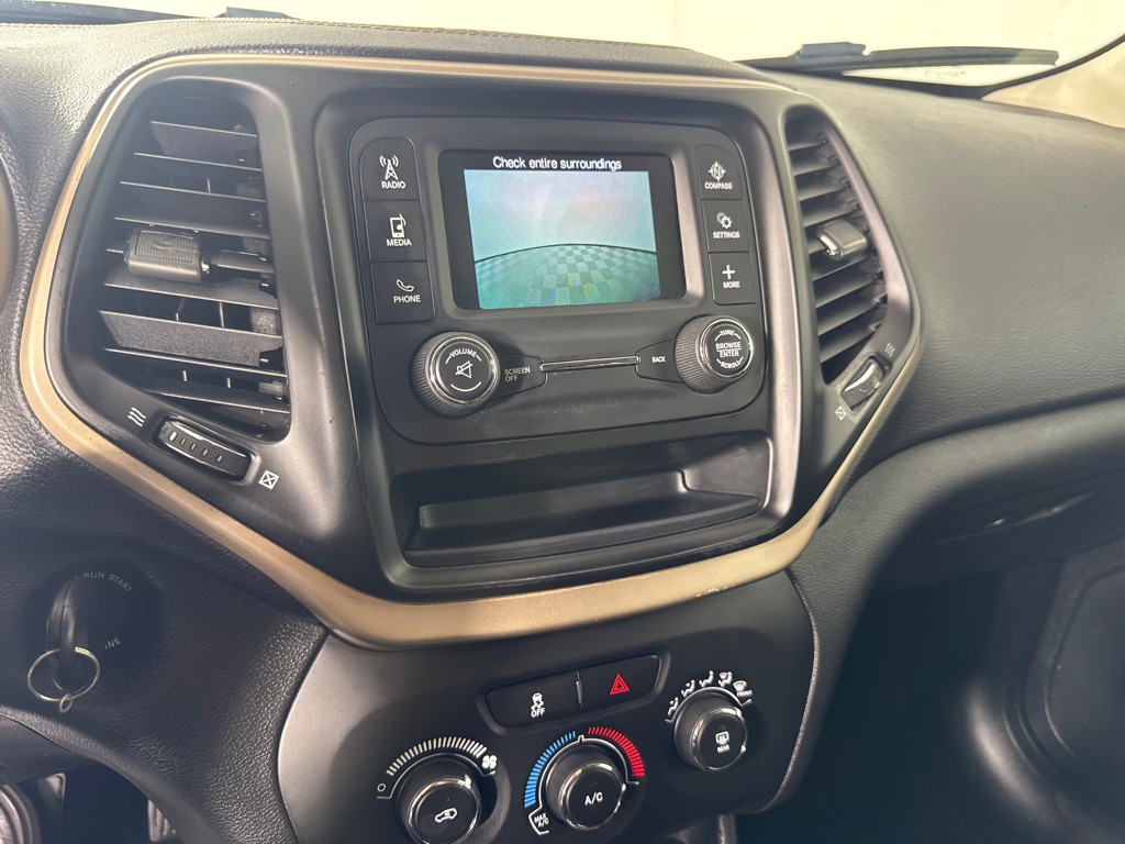 2017 Jeep Cherokee Image 18