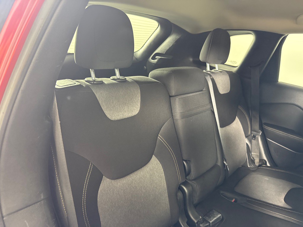 2017 Jeep Cherokee Image 24