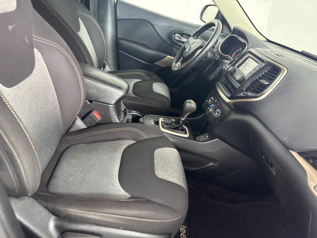 2017 Jeep Cherokee Image 25