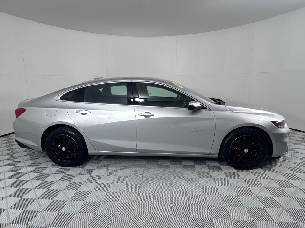 2016 Chevrolet Malibu Image 4
