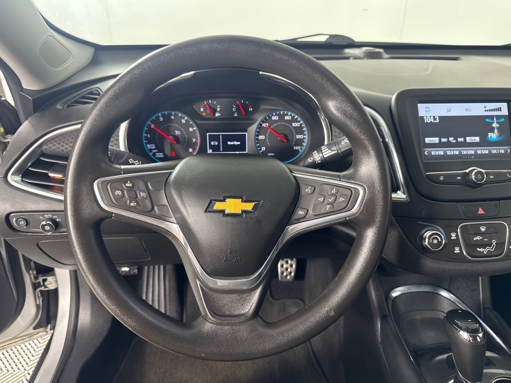 2016 Chevrolet Malibu Image 12