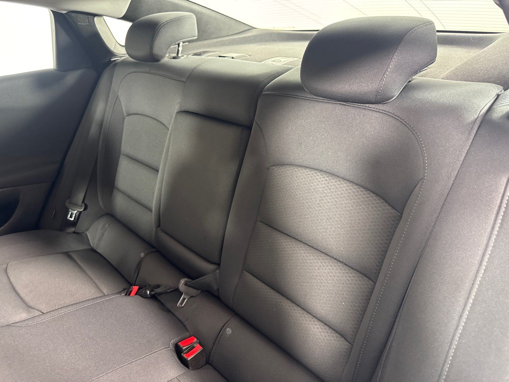 2016 Chevrolet Malibu Image 17