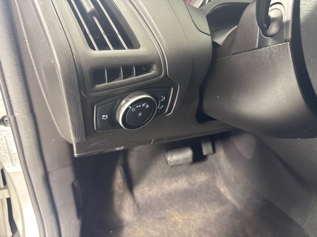 2015 Ford Focus Image 12