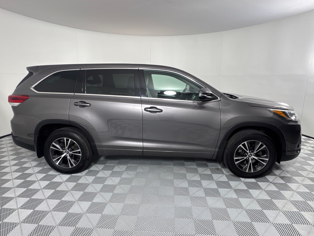 2017 Toyota Highlander Image 4