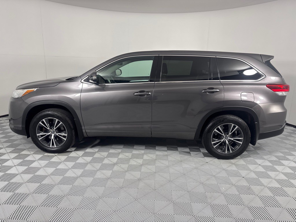 2017 Toyota Highlander Image 8