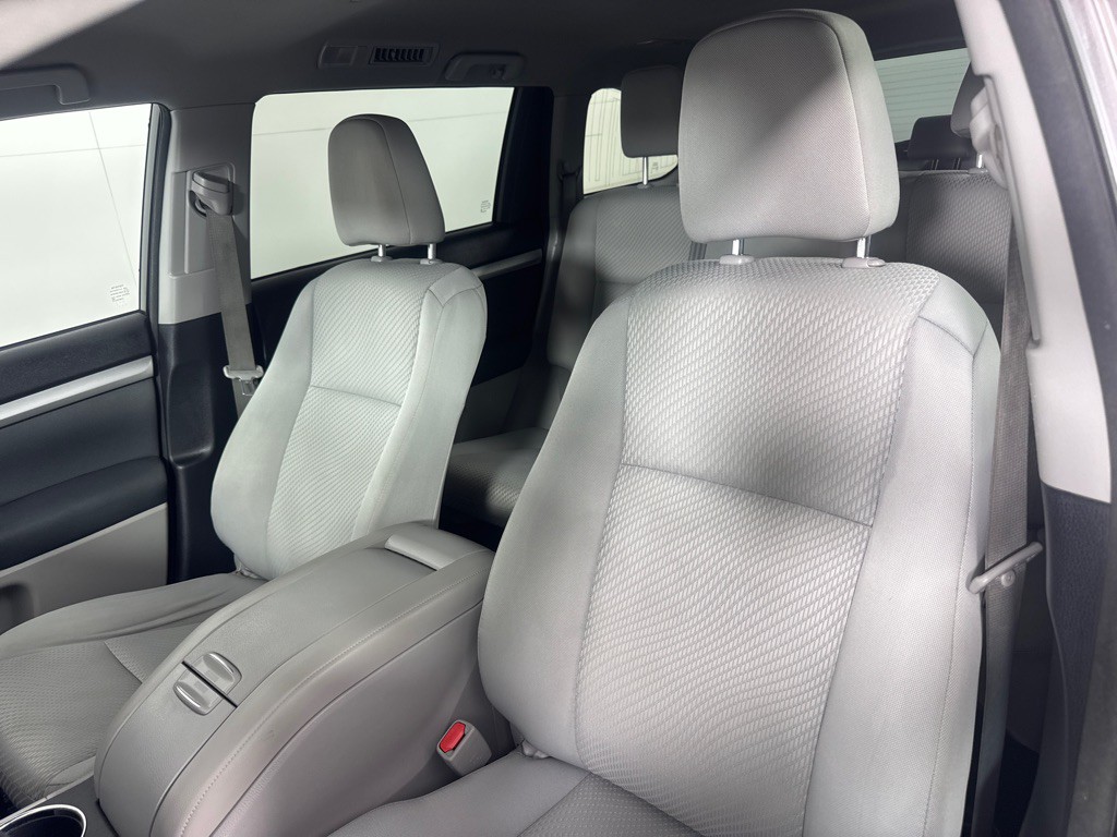 2017 Toyota Highlander Image 13