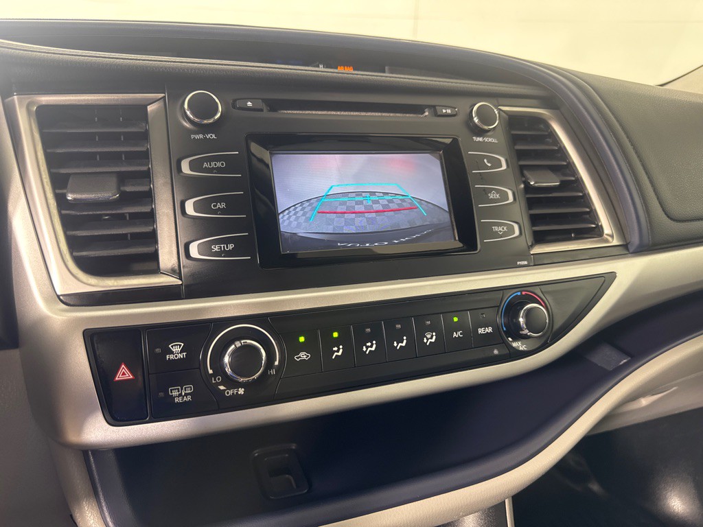 2017 Toyota Highlander Image 16