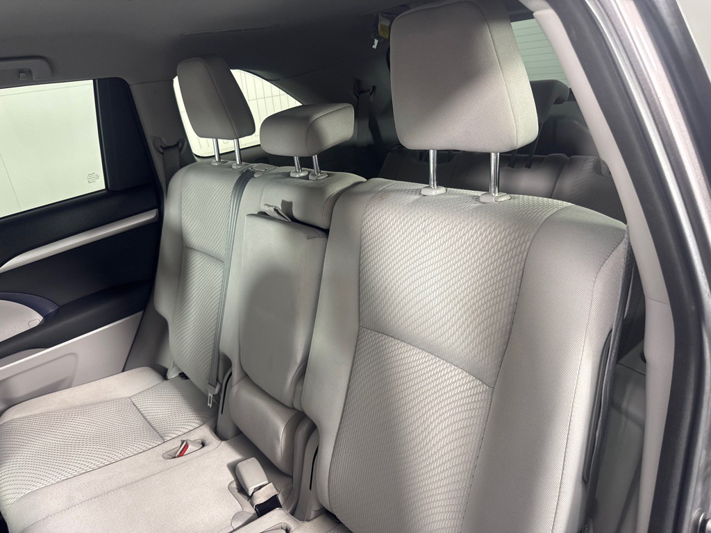2017 Toyota Highlander Image 19