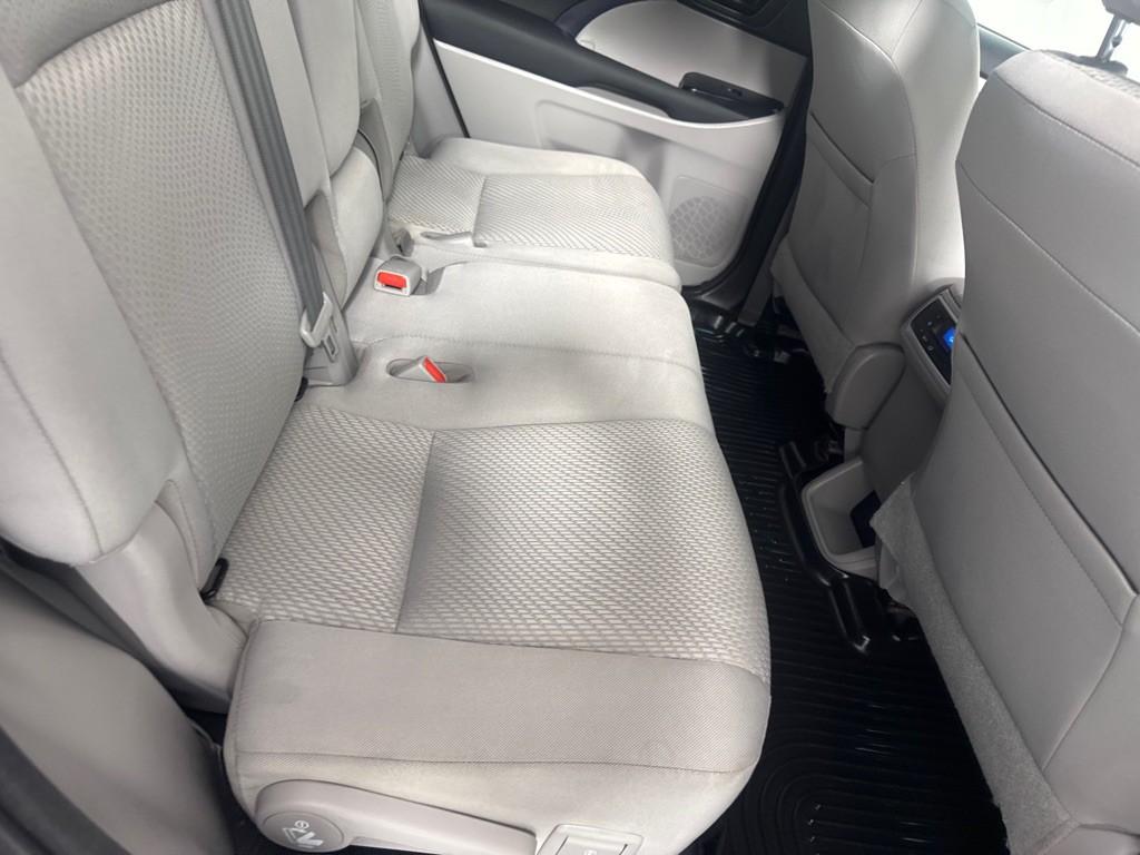 2017 Toyota Highlander Image 22