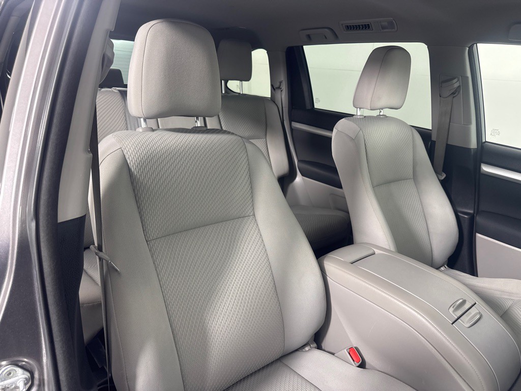 2017 Toyota Highlander Image 25
