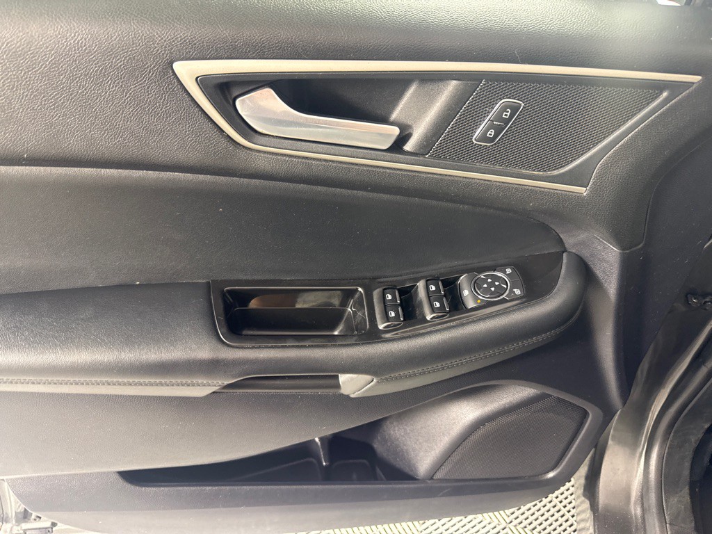 2019 Ford Edge Image 9