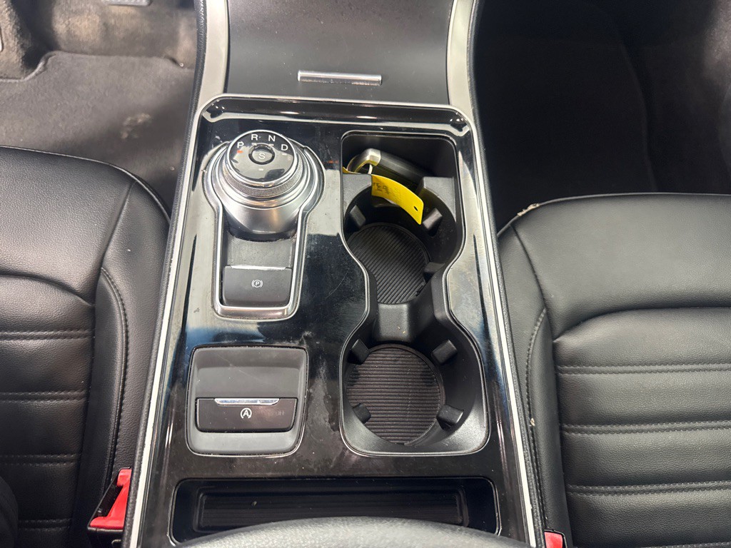 2019 Ford Edge Image 16