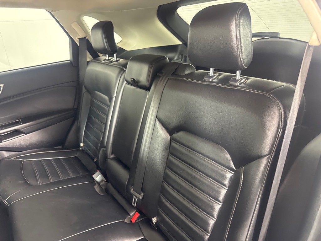 2019 Ford Edge Image 18