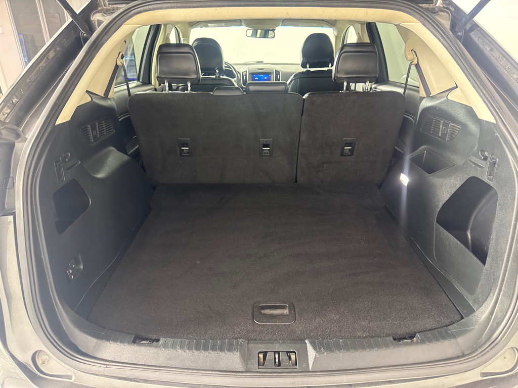 2019 Ford Edge Image 19