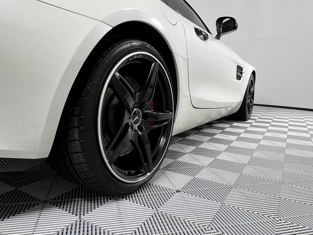 2016 Mercedes-Benz AMG GT Image 7