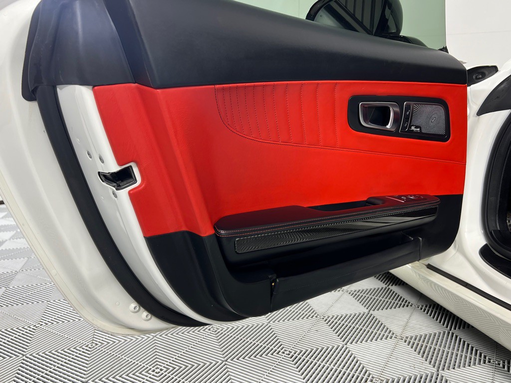 2016 Mercedes-Benz AMG GT Image 14