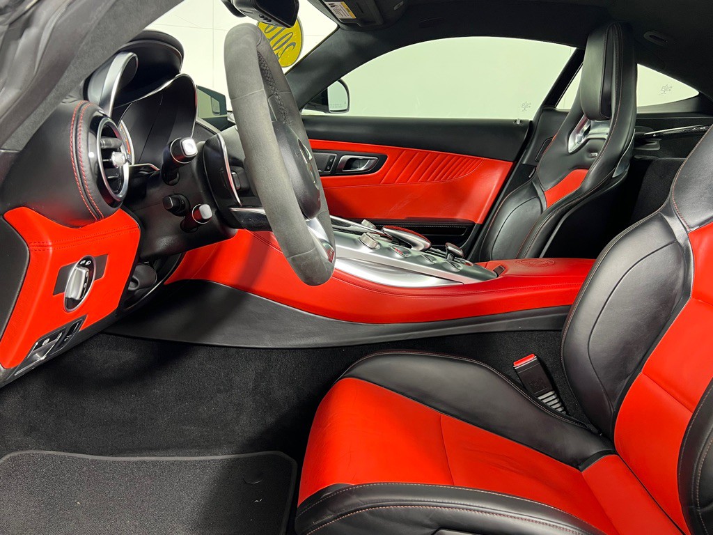 2016 Mercedes-Benz AMG GT Image 15