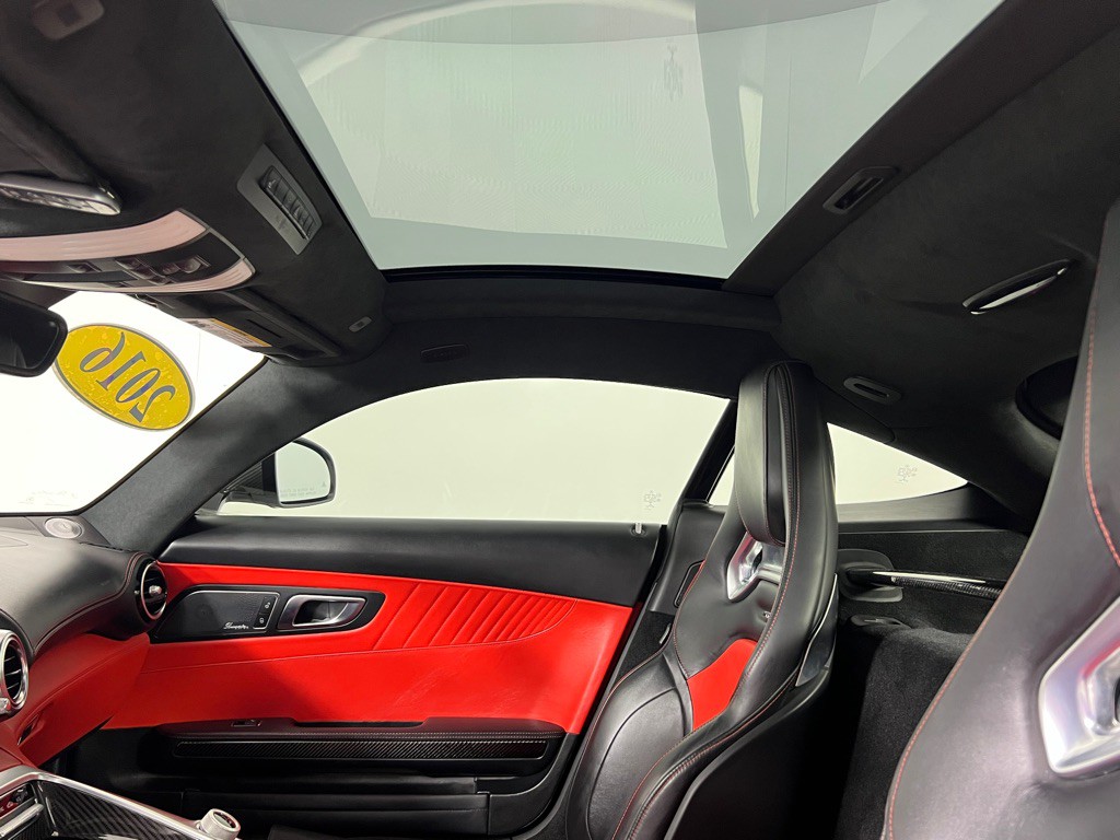 2016 Mercedes-Benz AMG GT Image 18