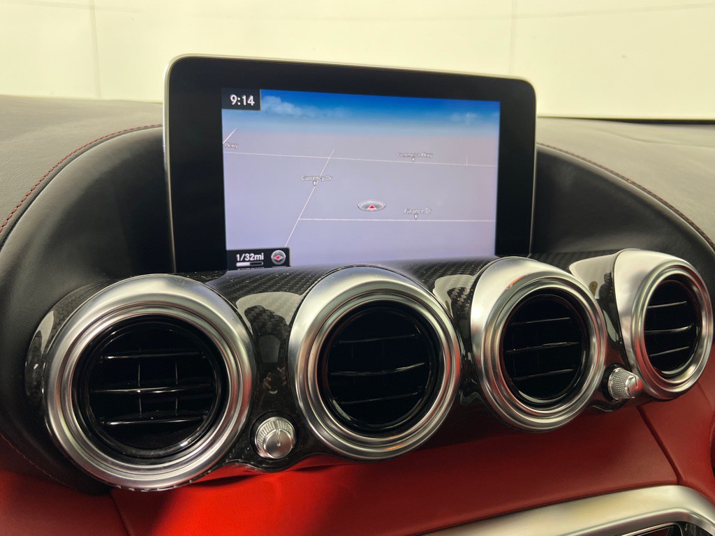 2016 Mercedes-Benz AMG GT Image 24