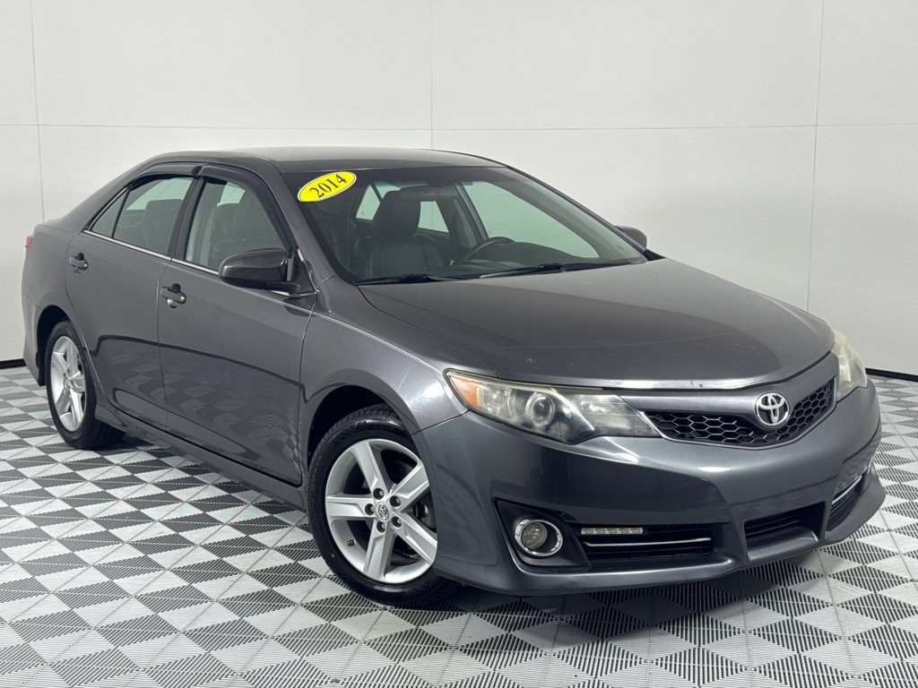 2014 Toyota Camry Image 2