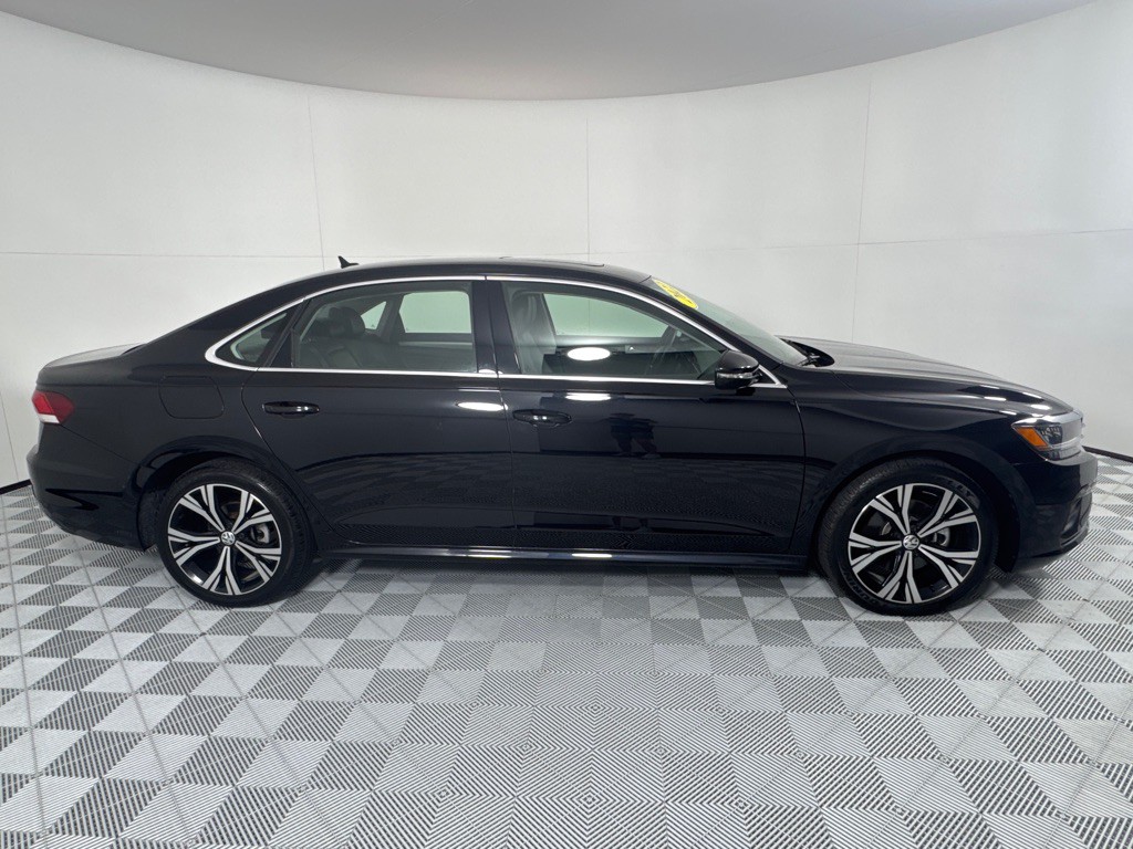 2022 Volkswagen Passat Image 4