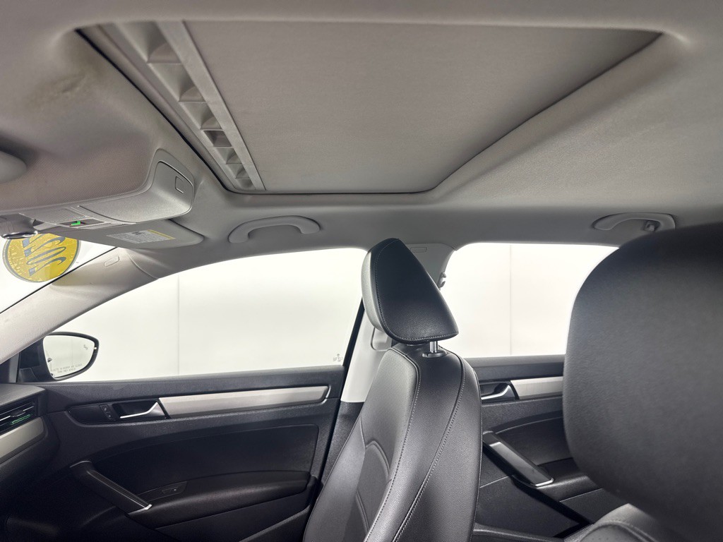 2022 Volkswagen Passat Image 16