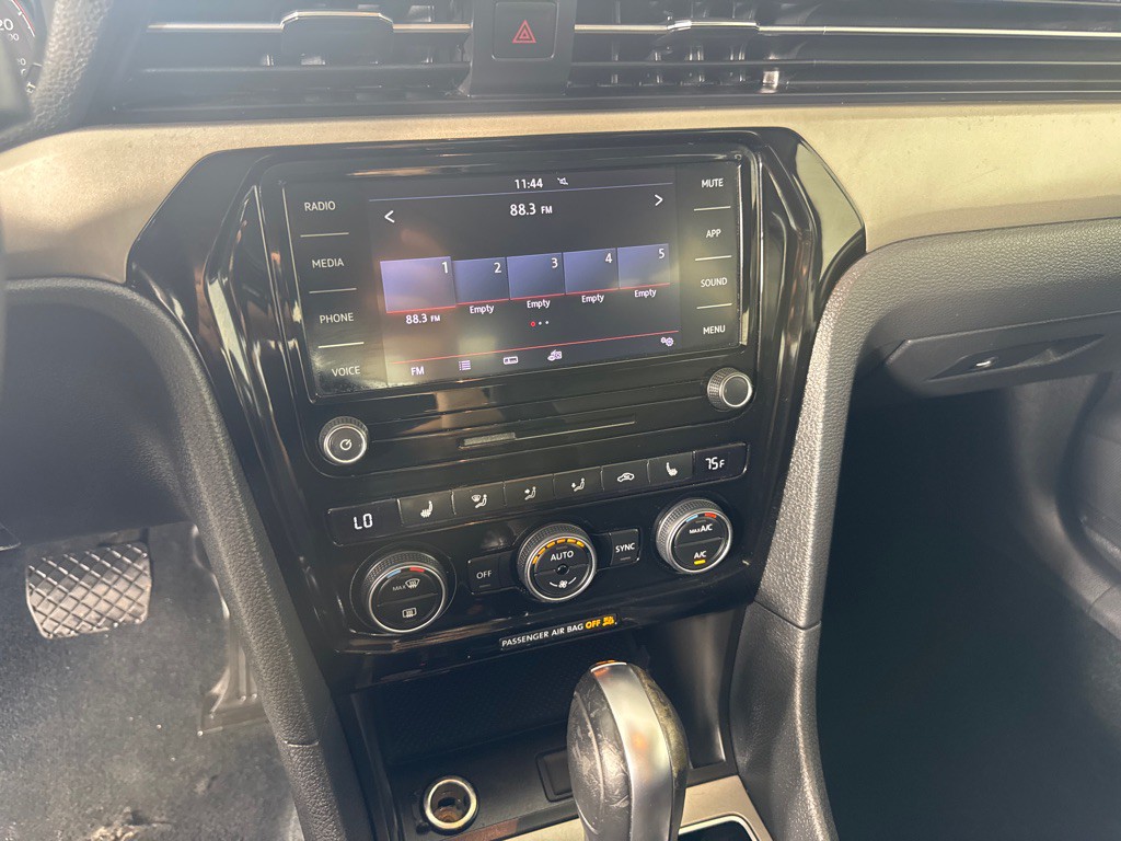 2022 Volkswagen Passat Image 19
