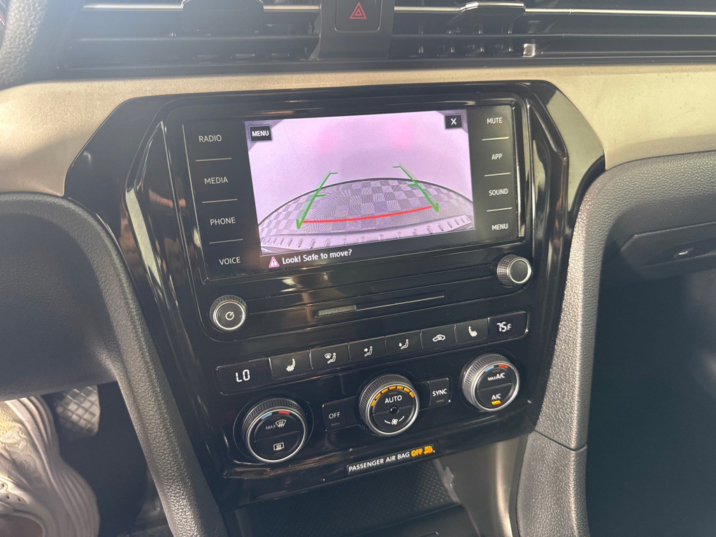 2022 Volkswagen Passat Image 20