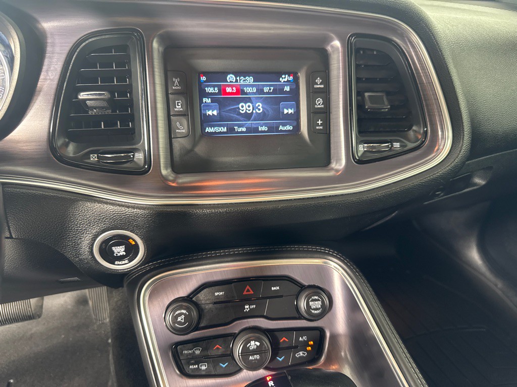 2015 Dodge Challenger Image 14