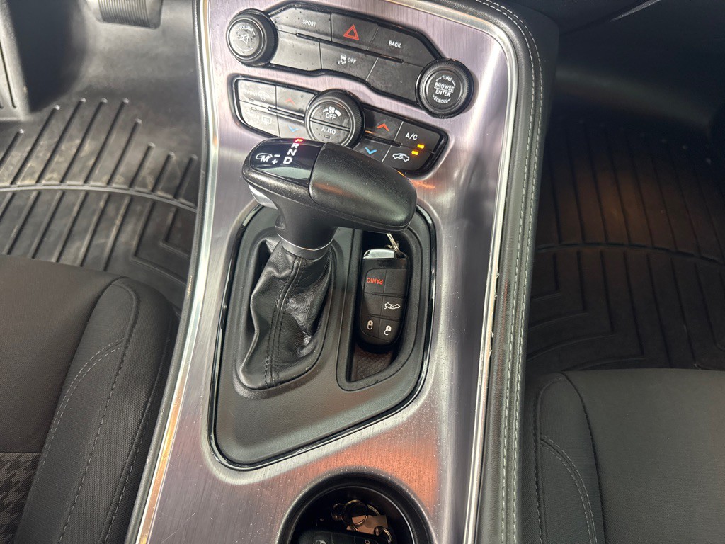 2015 Dodge Challenger Image 15
