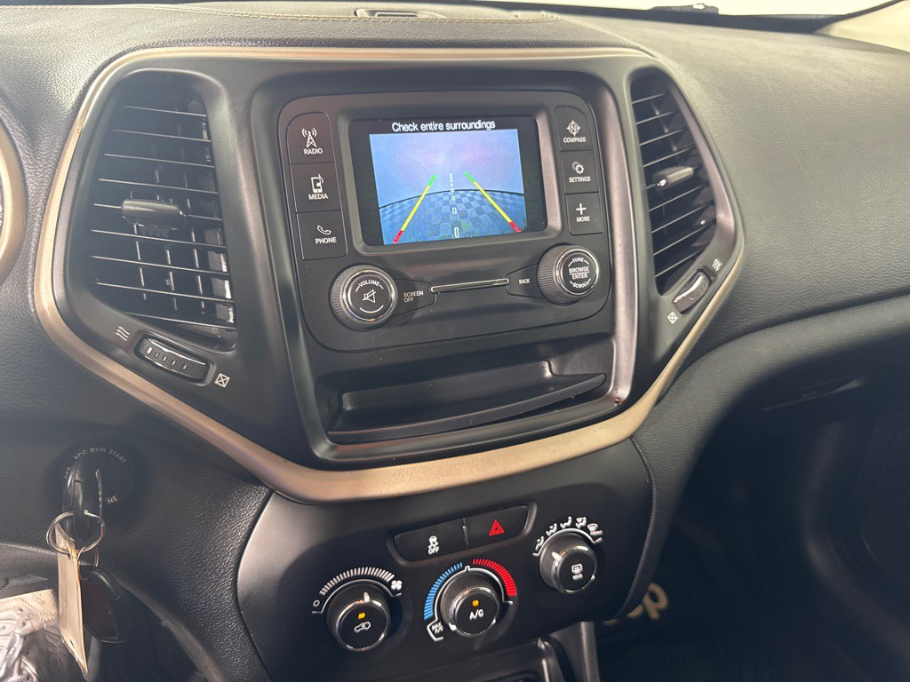 2016 Jeep Cherokee Image 11