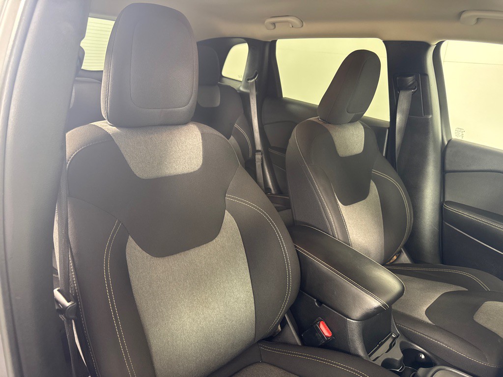2016 Jeep Cherokee Image 19