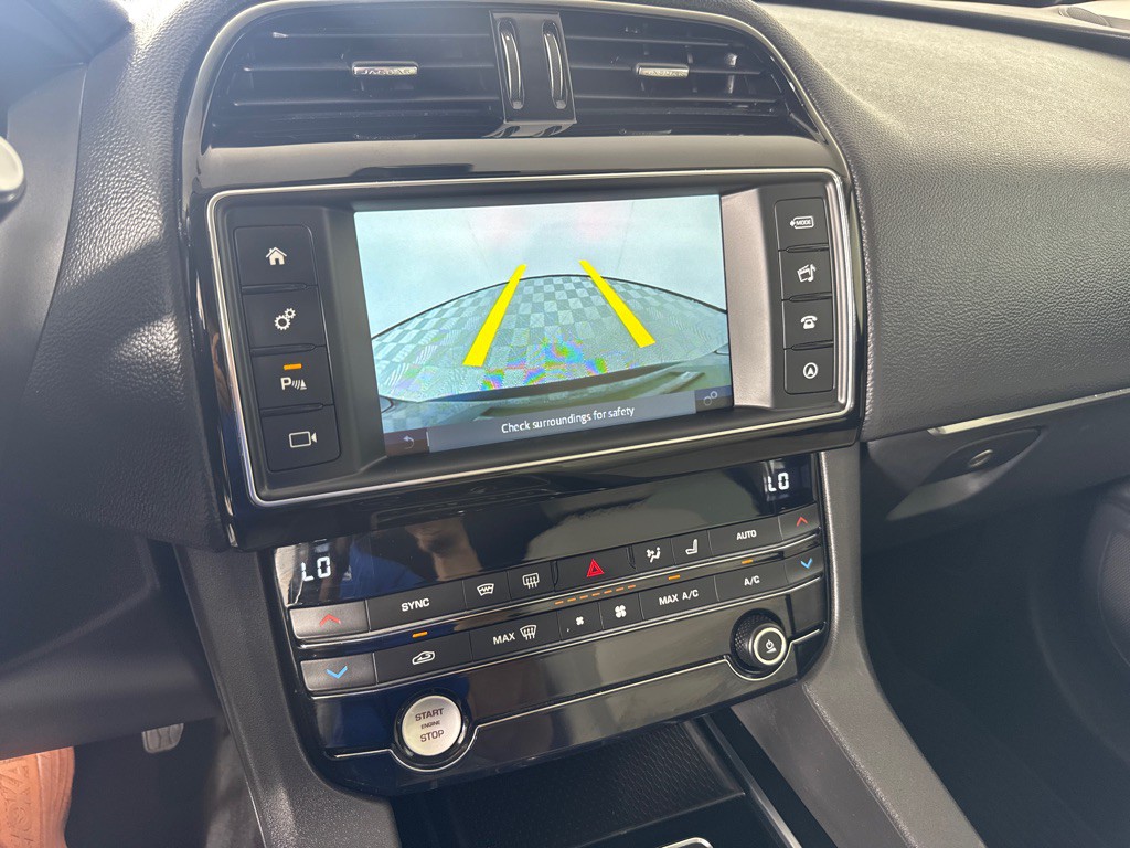 2018 Jaguar F-PACE Image 19
