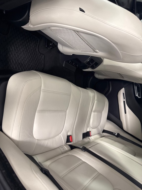 2018 Jaguar F-PACE Image 22