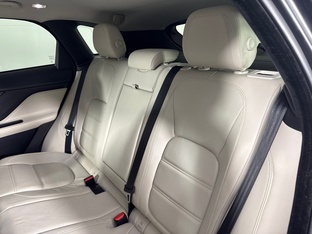 2018 Jaguar F-PACE Image 23