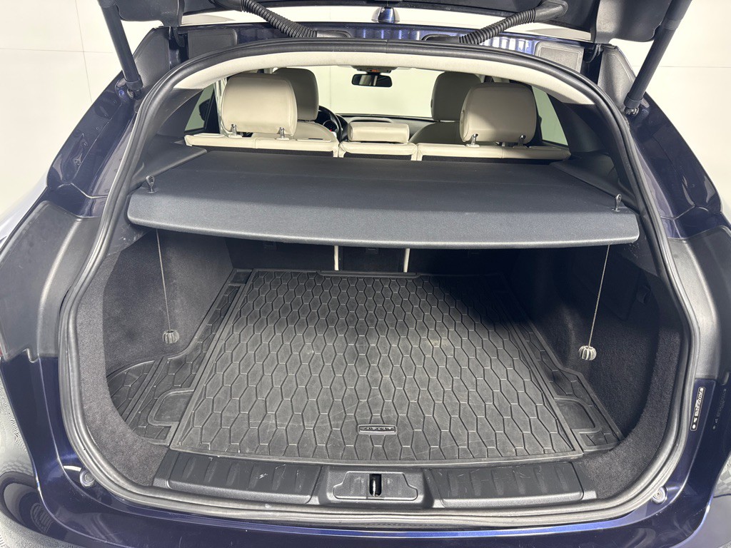 2018 Jaguar F-PACE Image 24
