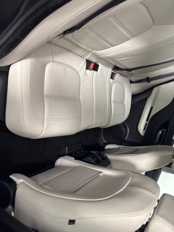 2018 Jaguar F-PACE Image 25