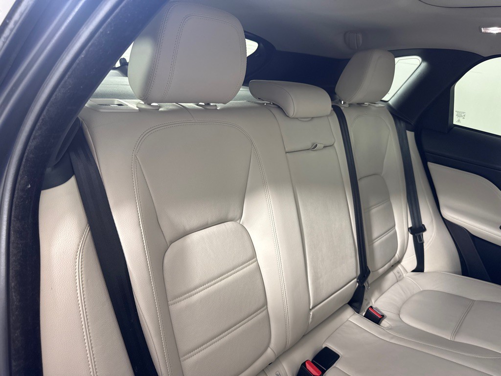 2018 Jaguar F-PACE Image 26