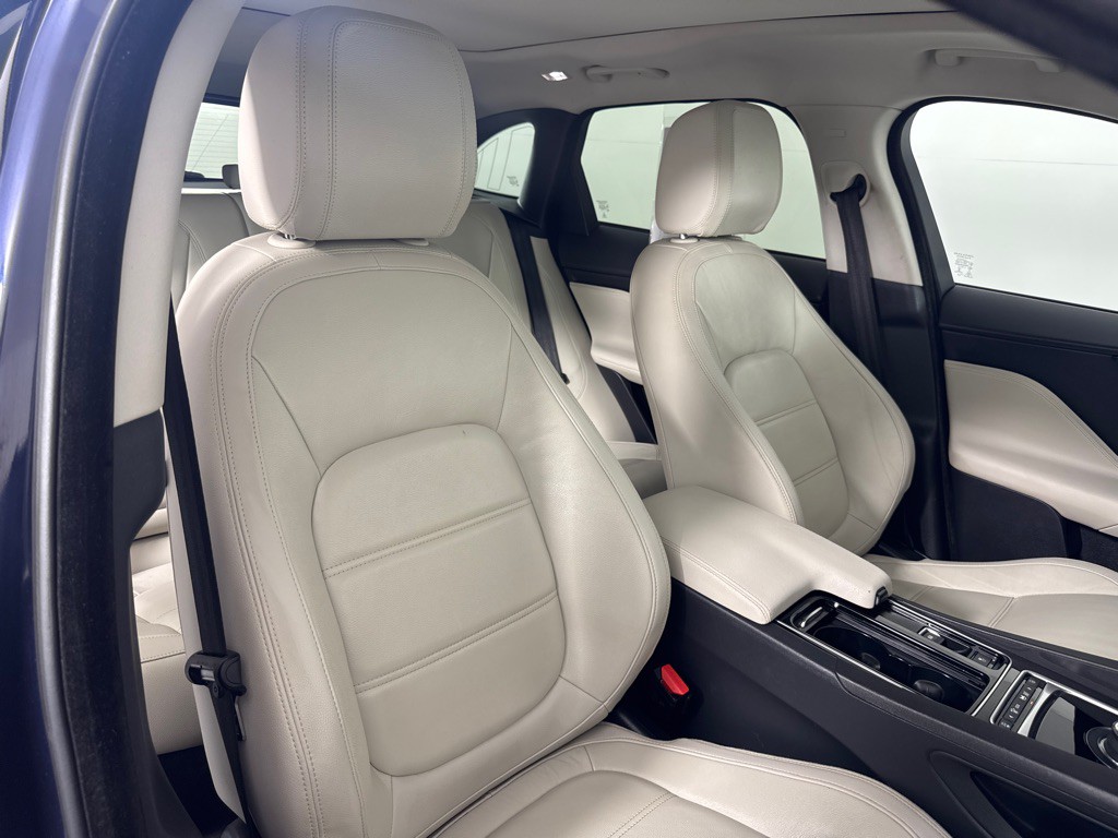 2018 Jaguar F-PACE Image 28